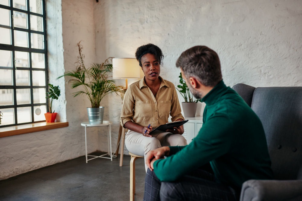 Therapist guiding man in individual addiction therapy in Pennsylvania
